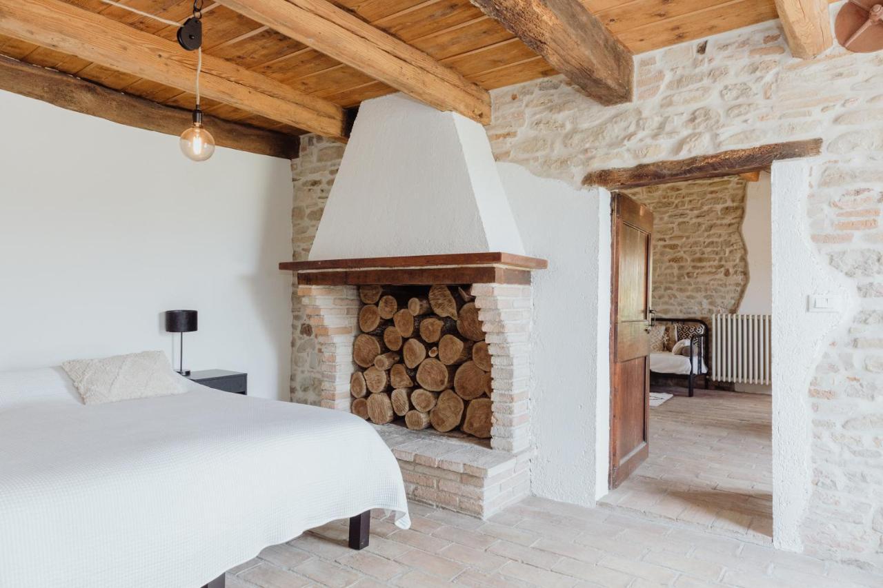 Agriturismo Qui Voglio Monte Roberto Kültér fotó