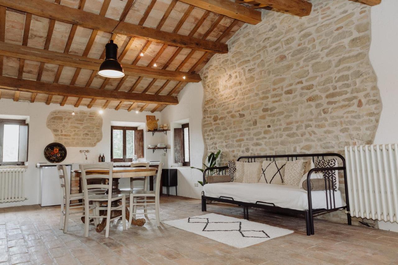 Agriturismo Qui Voglio Monte Roberto Kültér fotó