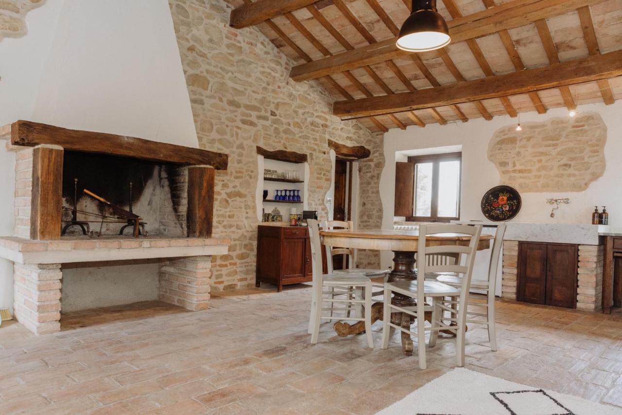 Agriturismo Qui Voglio Monte Roberto Kültér fotó