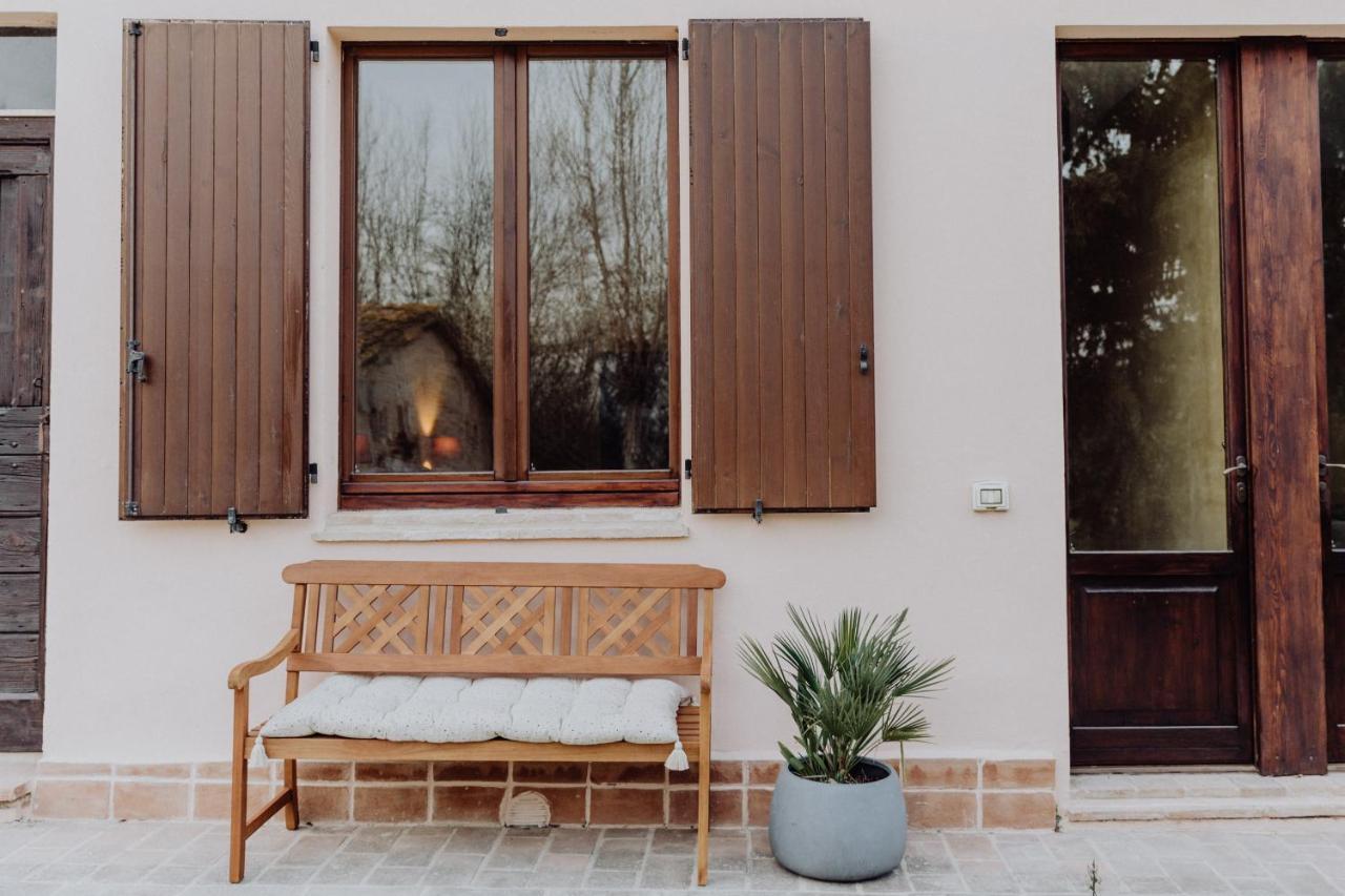 Agriturismo Qui Voglio Monte Roberto Kültér fotó