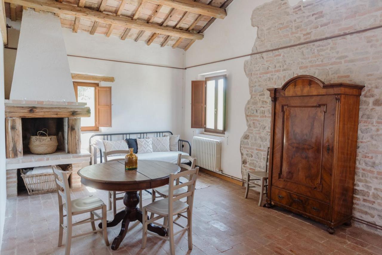 Agriturismo Qui Voglio Monte Roberto Kültér fotó