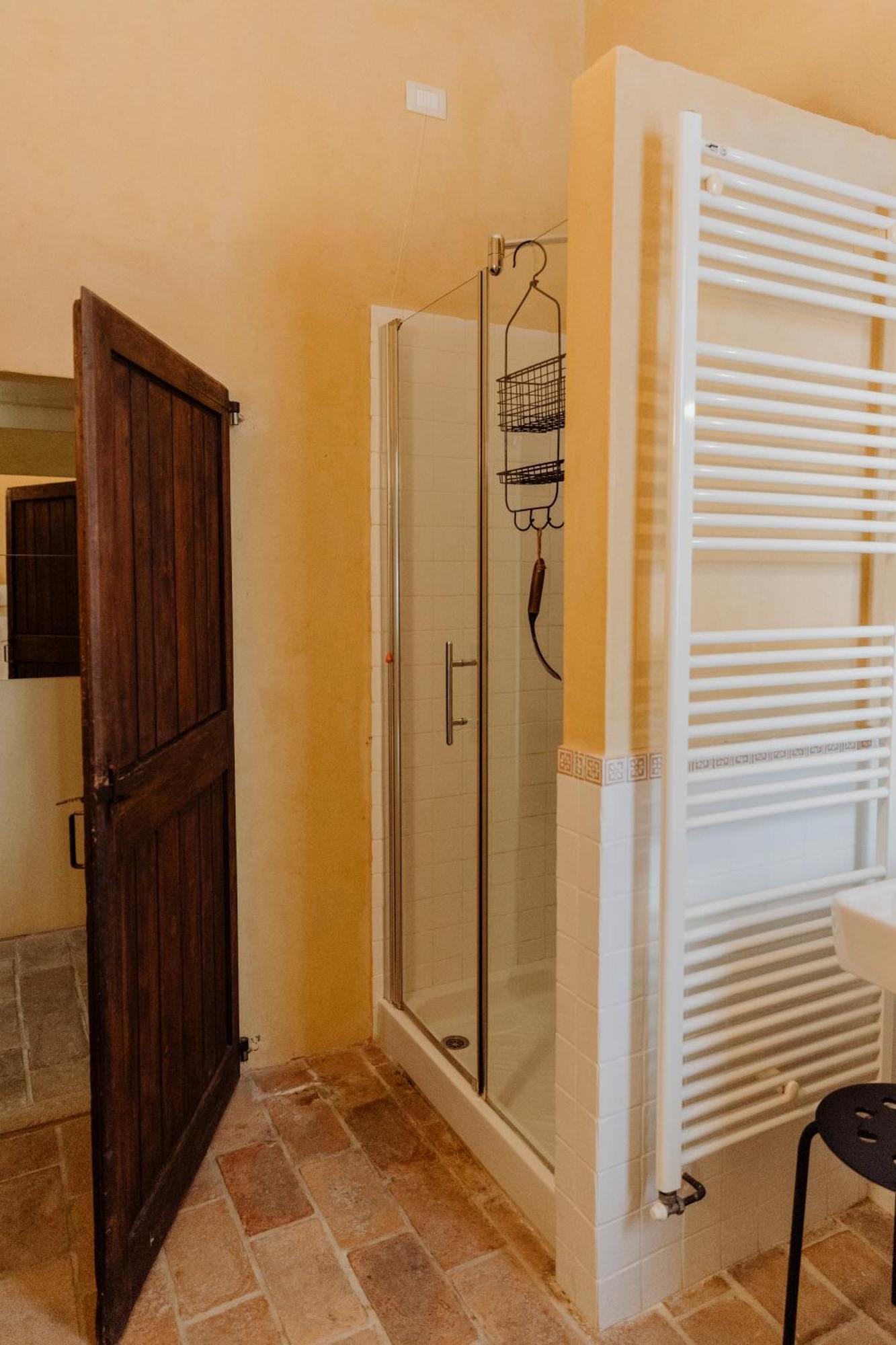 Agriturismo Qui Voglio Monte Roberto Kültér fotó