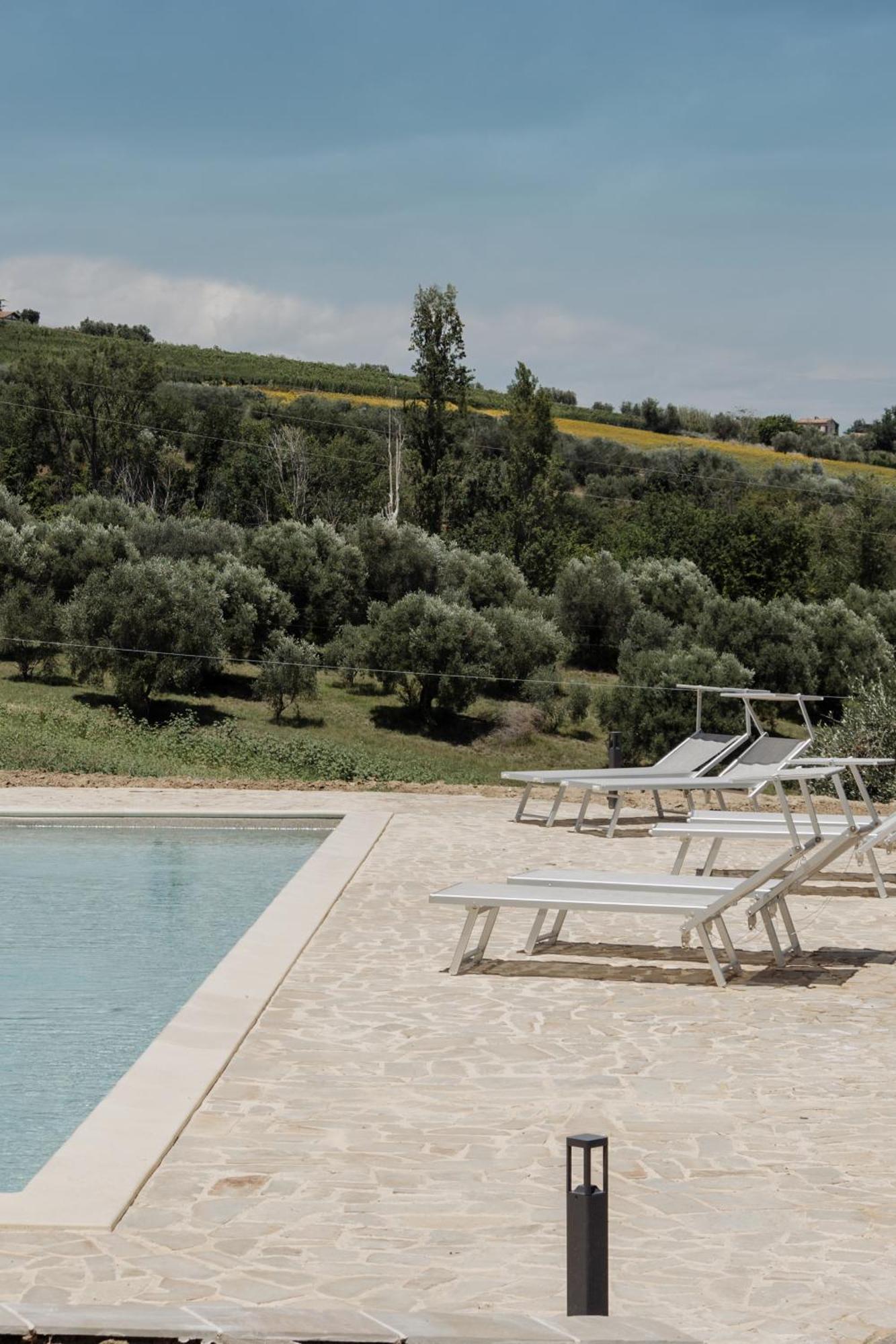 Agriturismo Qui Voglio Monte Roberto Kültér fotó